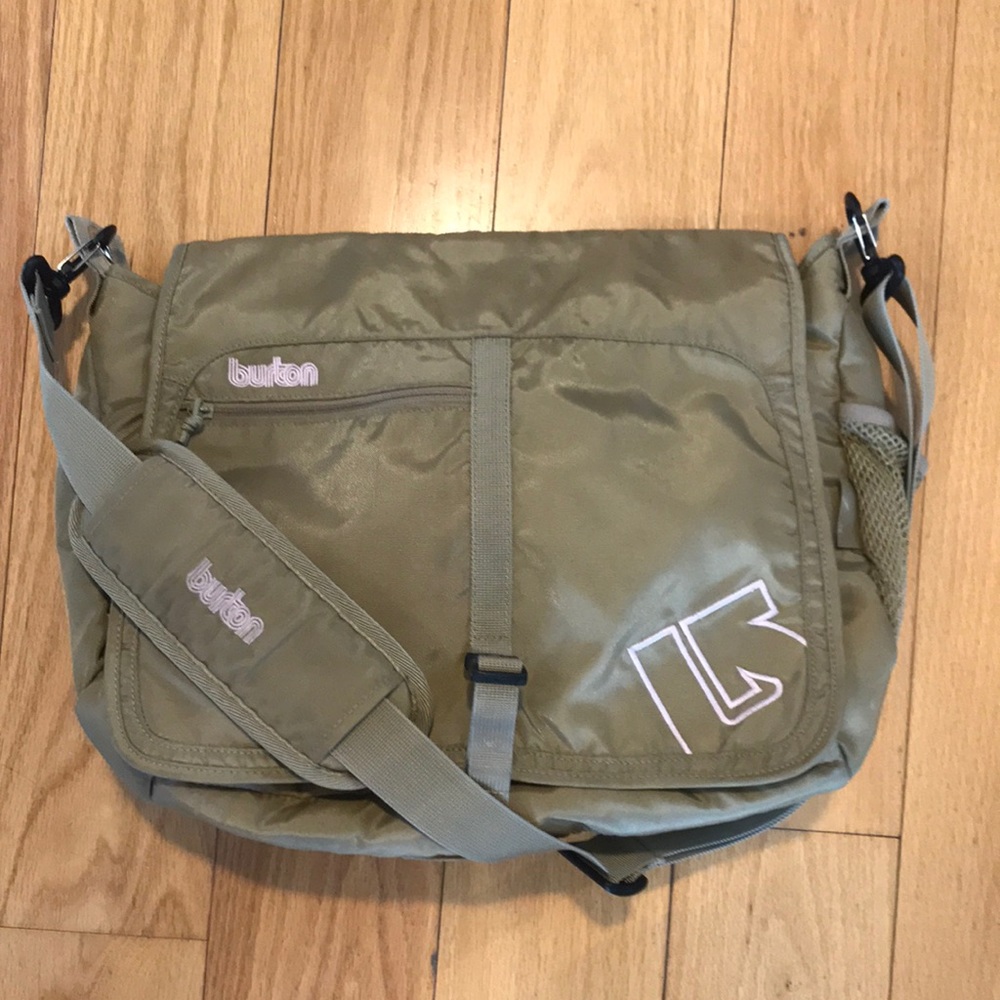 Burton Nylon Messenger / Laptop / Travel Bag